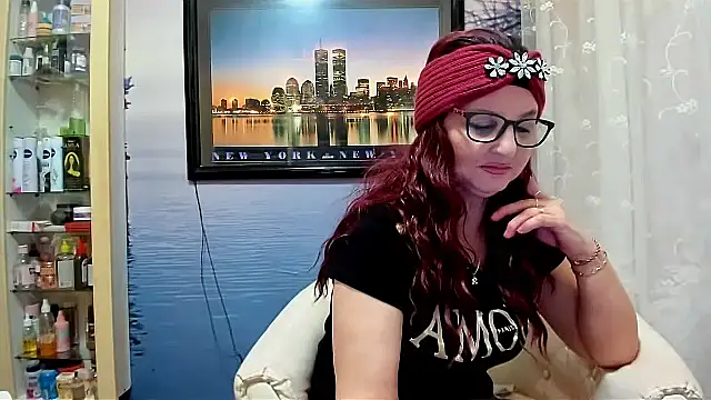 Snapshot of Mature4you44 chatting on 03-07-25, 10:24 Mature4you44 online show from 03-07-25, 10:24