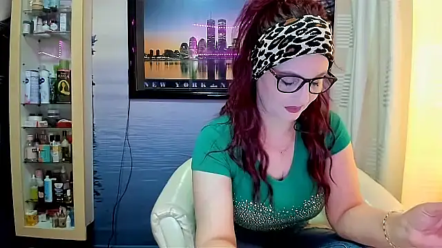 Snapshot of Mature4you44 chatting on 03-21-25, 08:17 Mature4you44 online show from 03-21-25, 08:17