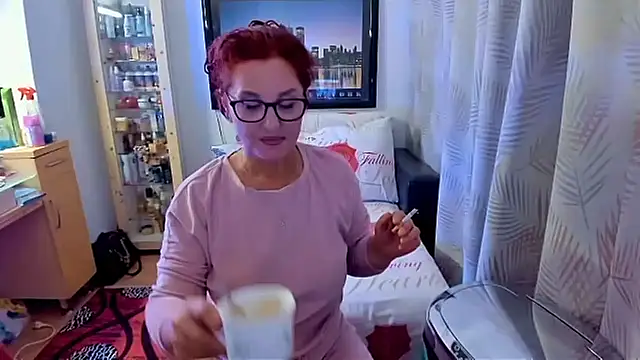 Snapshot of Mature4you44 chatting on 09-10-25, 06:35 Mature4you44 online show from 09-10-25, 06:35