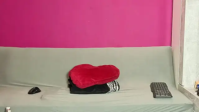 Young Strawberryy online show from 10-18-25, 08:04