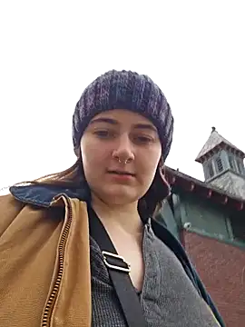 Snapshot of Snowbunnycake_131 chatting on 11-13-25, 01:43 Snowbunnycake 131 online show from 11-13-25, 01:43