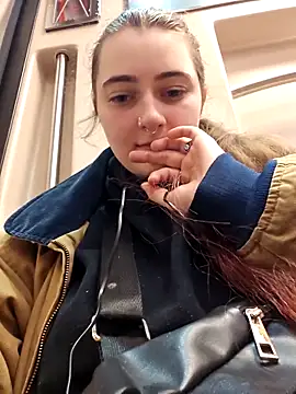 Snapshot of Snowbunnycake_131 chatting on 11-20-25, 02:34 Snowbunnycake 131 online show from 11-20-25, 02:34