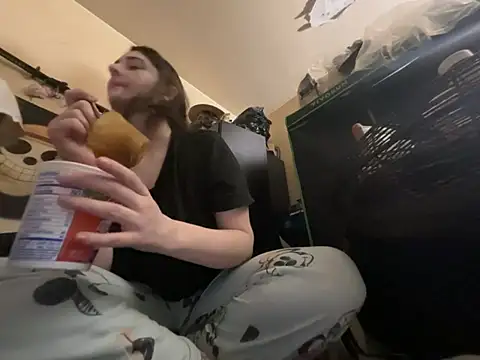 Snowbunnycake 131 online show from 01-13-26, 07:57