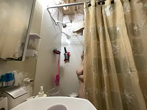 Snowbunnycake 131 online show from 05-04-26, 12:12