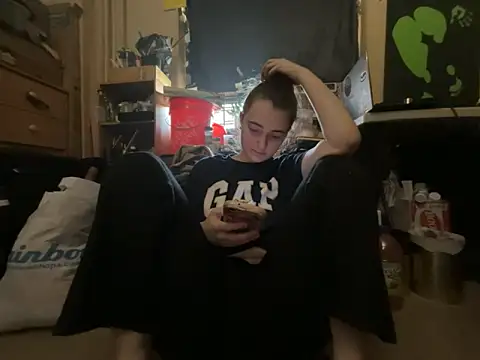 Snowbunnycake 131 online show from 06-04-26, 10:49