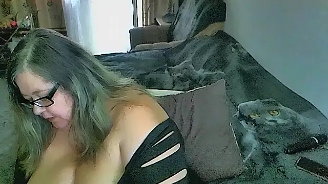 Snapshot of sex2 chatting on 04-28-26, 02:27 sex2 online show from 04-28-26, 02:27