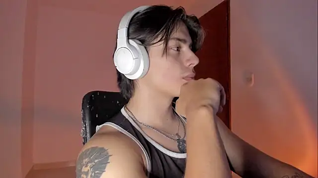 Giordano Russo online show from 12-15-25, 02:49