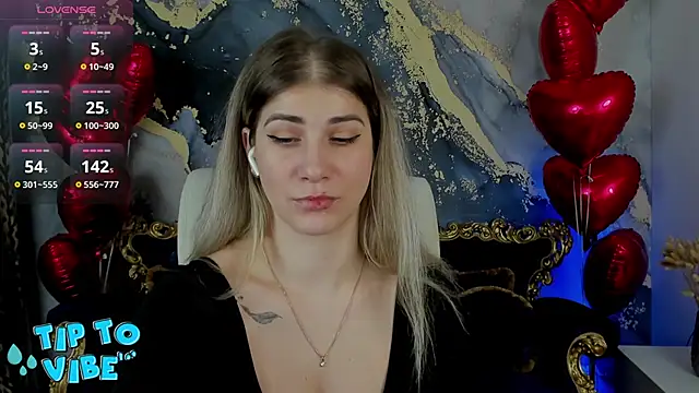 Snapshot of CassandraGood chatting on 02-13-25, 10:44 CassandraGood online show from 02-13-25, 10:44