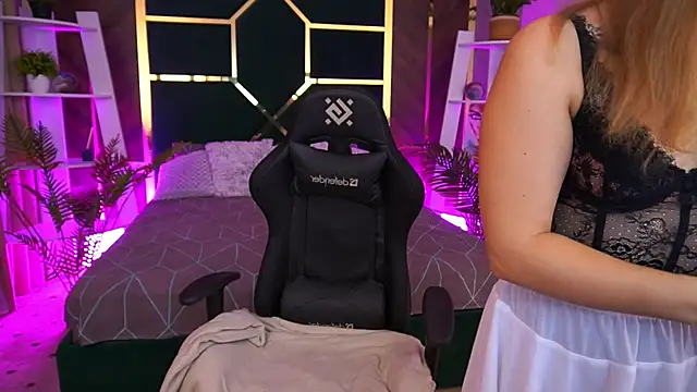 Snapshot of CassandraGood chatting on 09-23-25, 08:39 CassandraGood online show from 09-23-25, 08:39