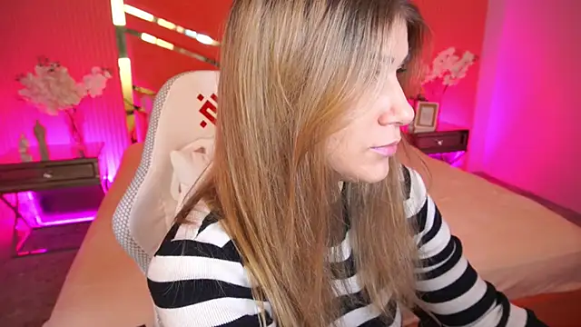 Snapshot of CassandraGood chatting on 09-27-25, 05:45 CassandraGood online show from 09-27-25, 05:45