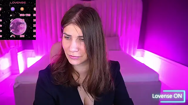 Snapshot of CassandraGood chatting on 11-17-25, 07:25 CassandraGood online show from 11-17-25, 07:25