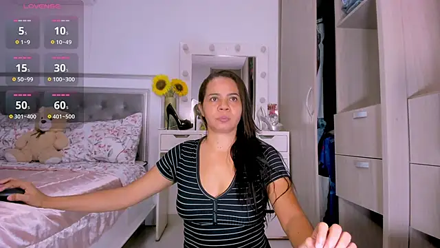 sharonDulce online show from 12-18-25, 05:02