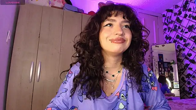 Snapshot of valenor_ chatting on 06-25-26, 05:12 valenor online show from 06-25-26, 05:12