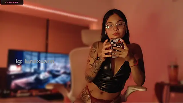 Snapshot of LunaXuan chatting on 01-15-25, 05:40 LunaXuan online show from 01-15-25, 05:40