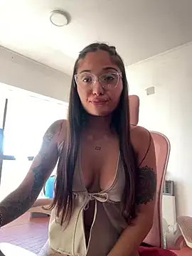 Snapshot of LunaXuan chatting on 01-19-25, 10:06 LunaXuan online show from 01-19-25, 10:06