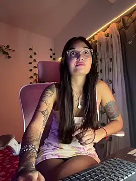 Snapshot of LunaXuan chatting on 03-16-25, 12:12 LunaXuan online show from 03-16-25, 12:12