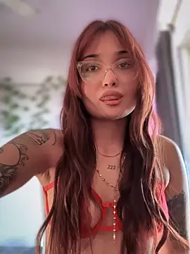 Snapshot of LunaXuan chatting on 09-21-25, 07:48 LunaXuan online show from 09-21-25, 07:48