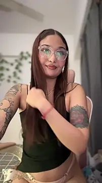 Snapshot of LunaXuan chatting on 10-11-25, 04:33 LunaXuan online show from 10-11-25, 04:33