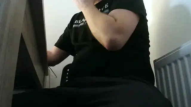 Snapshot of ScalicHat69 chatting on 10-23-25, 08:46 ScalicHat69 online show from 10-23-25, 08:46