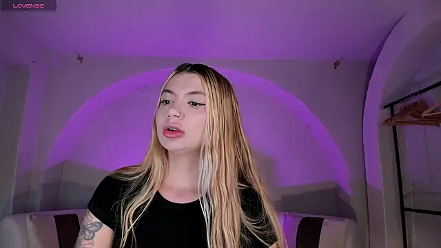 NiaHolland online show from 03-24-26, 06:35