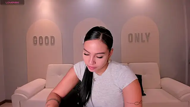 Snapshot of MollyJones_ chatting on 06-17-26, 07:26 MollyJones online show from 06-17-26, 07:26