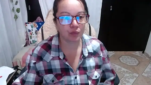 Snapshot of Sonialorens_ chatting on 12-21-24, 12:27 Sonialorens online show from 12-21-24, 12:27