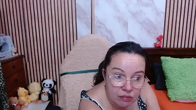 Snapshot of Sonialorens_ chatting on 10-13-25, 11:16 Sonialorens online show from 10-13-25, 11:16