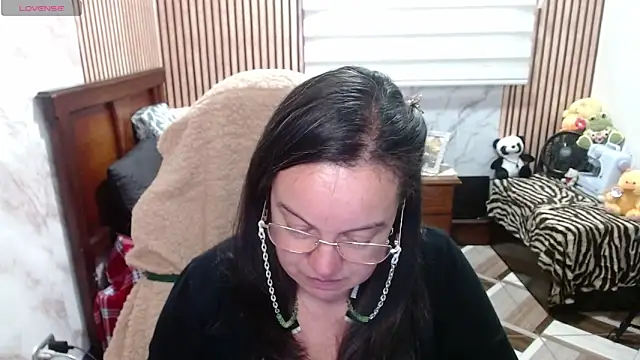 Sonialorens  online show from 04-17-26, 09:40