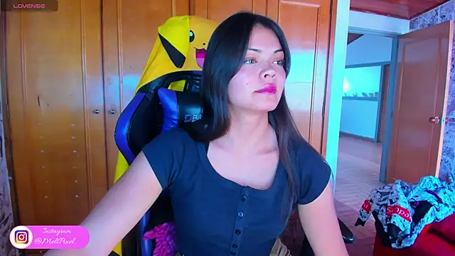 Snapshot of Meli_Pixel chatting on 02-06-25, 08:02 Meli Pixel online show from 02-06-25, 08:02