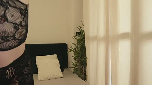 Snapshot of Luna_Riva chatting on 09-23-25, 09:01 Luna Riva online show from 09-23-25, 09:01