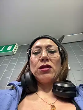 Snapshot of angelitasexy81 chatting on 03-16-25, 09:05 angelitasexy81 online show from 03-16-25, 09:05