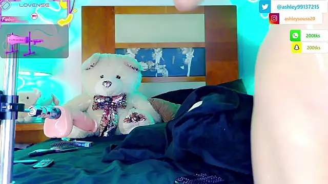 Snapshot of ashley_19xx chatting on 11-30-25, 08:18 ashley 19xx online show from 11-30-25, 08:18