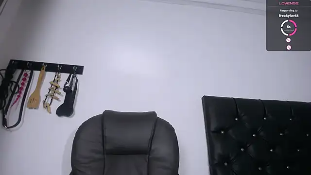 Snapshot of alejandraluxt chatting on 02-23-25, 05:45 alejandraluxt online show from 02-23-25, 05:45