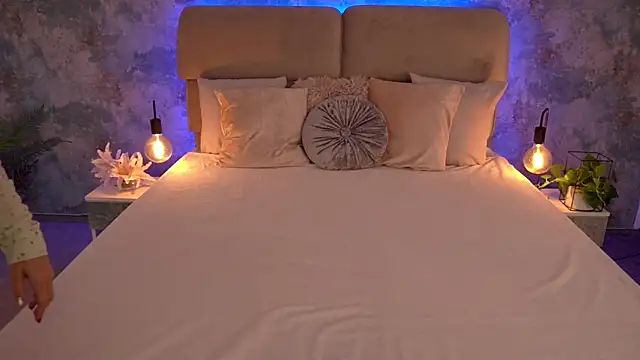 MirandaHobbs online show from 11-10-25, 08:46