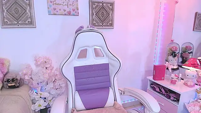 Snapshot of Foxy_Megan chatting on 09-29-25, 07:08 Foxy Megan online show from 09-29-25, 07:08