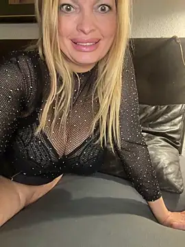 Lisavontease online show from 04-18-26, 07:07