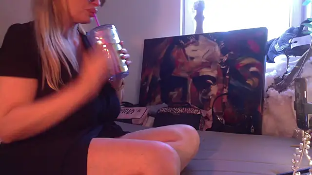 Lisavontease online show from 06-22-26, 07:16