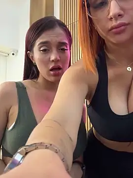 Snapshot of LaraBaker chatting on 03-21-25, 12:29 LaraBaker online show from 03-21-25, 12:29