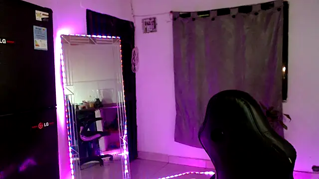 Snapshot of Ariana_girlhots chatting on 01-28-25, 05:54 Ariana girlhots online show from 01-28-25, 05:54