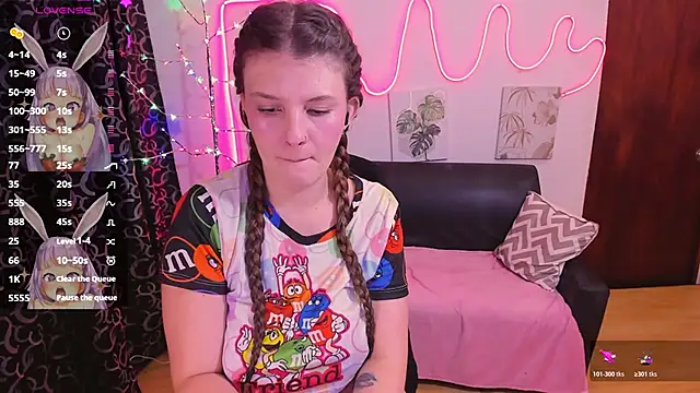 MillySandlerr online show from 12-21-25, 01:51