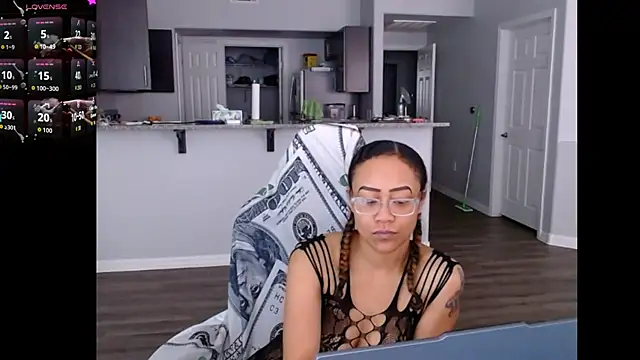 Snapshot of RylHoneyy chatting on 06-12-26, 07:46 RylHoneyy online show from 06-12-26, 07:46
