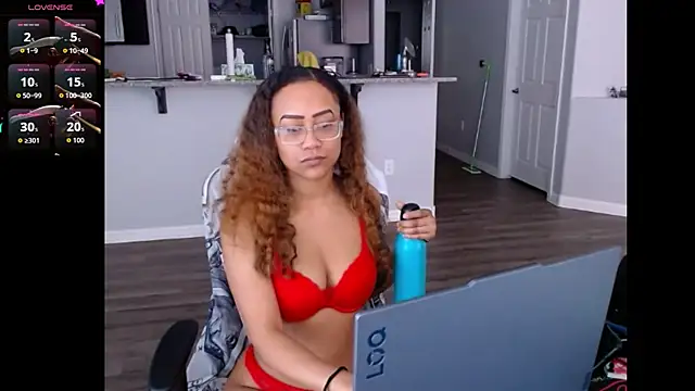 Snapshot of RylHoneyy chatting on 06-20-26, 07:49 RylHoneyy online show from 06-20-26, 07:49