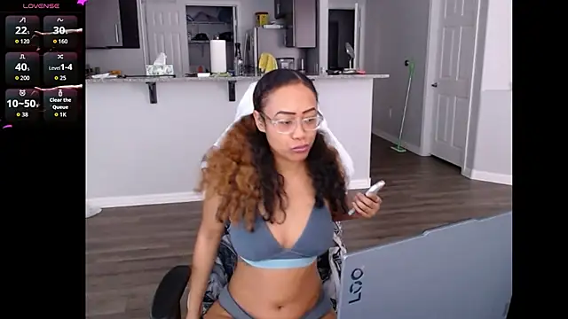 Snapshot of RylHoneyy chatting on 06-25-26, 05:39 RylHoneyy online show from 06-25-26, 05:39