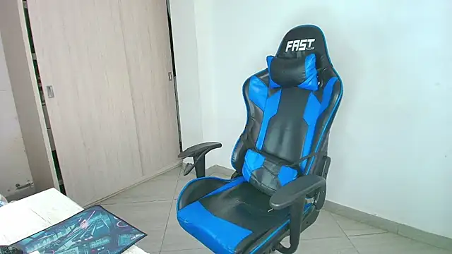 Snapshot of sophiax-x chatting on 01-30-25, 08:53 sophiax-x online show from 01-30-25, 08:53