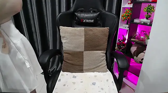 Yuki-yio online show from 02-25-25, 01:20