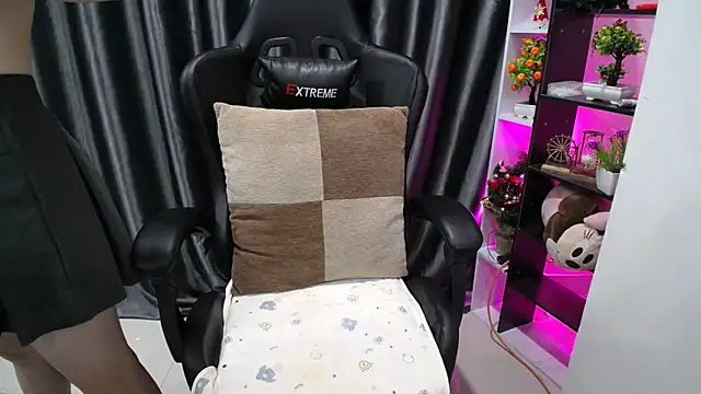 Yuki-yio online show from 03-18-25, 01:21