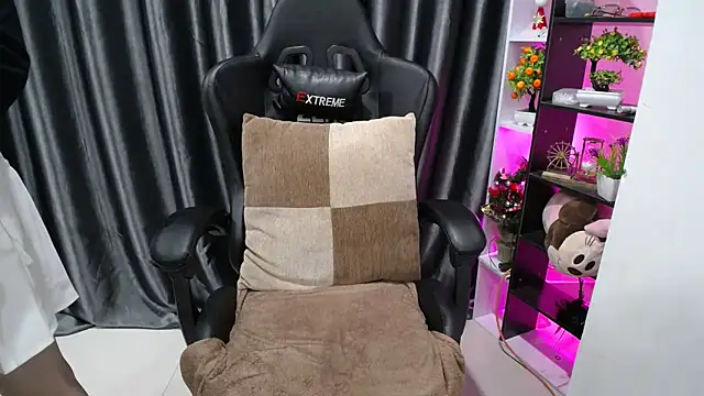 Yuki-yio online show from 03-23-25, 12:36