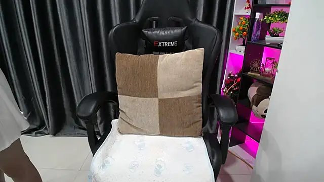 Yuki-yio online show from 09-10-25, 01:16