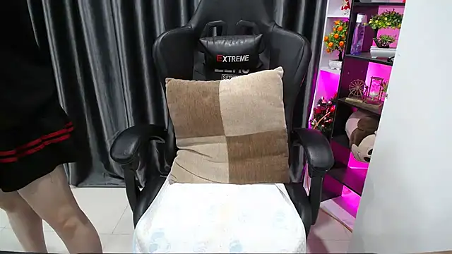 Yuki-yio online show from 09-11-25, 01:17