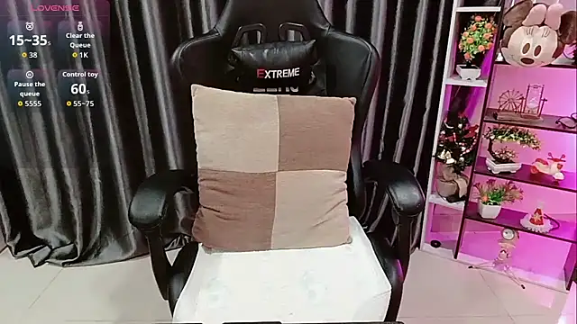 Yuki-yio online show from 11-01-25, 01:18